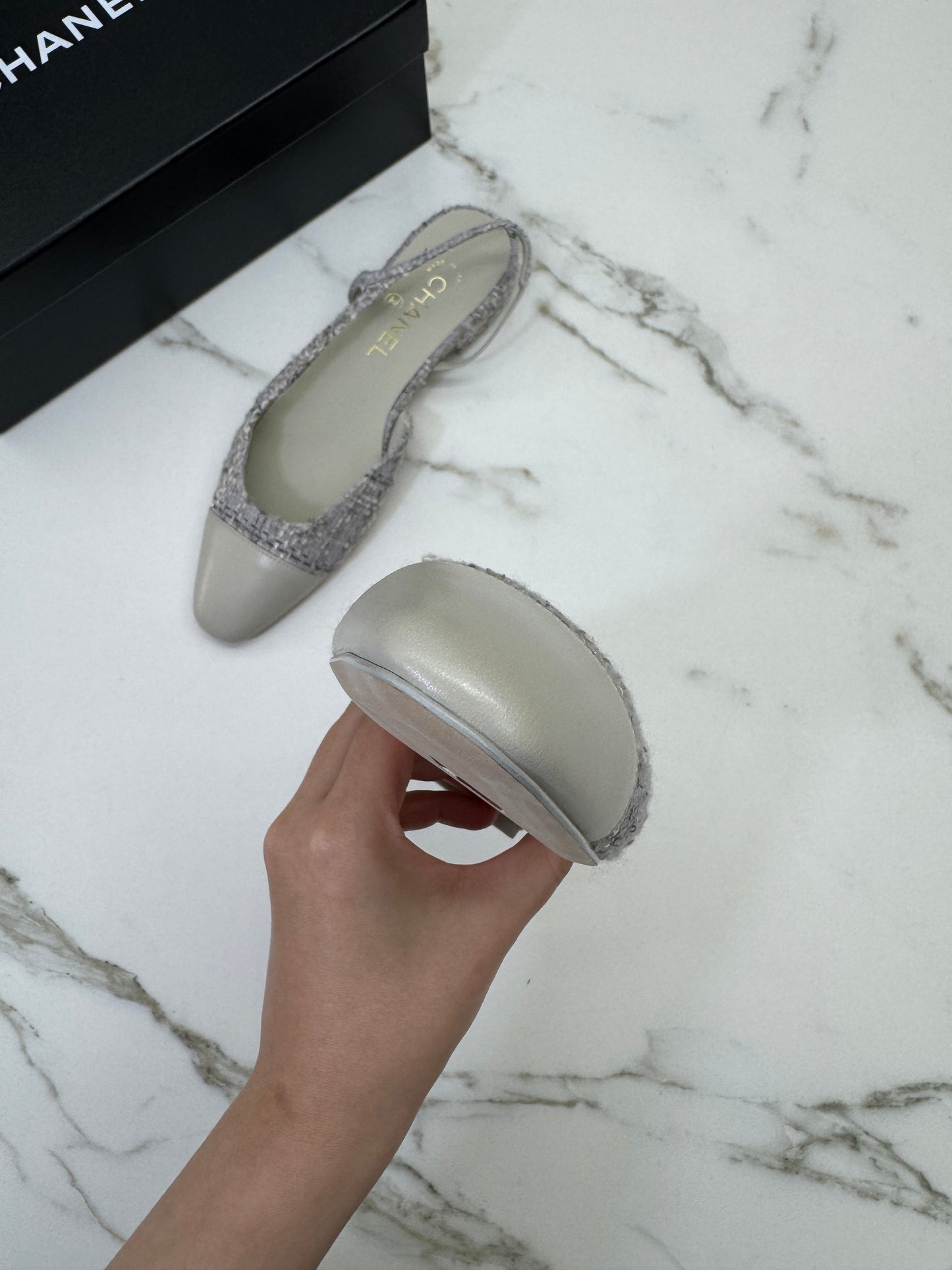 CHANEL 25B 灰白色金絲線Tweed Slingback