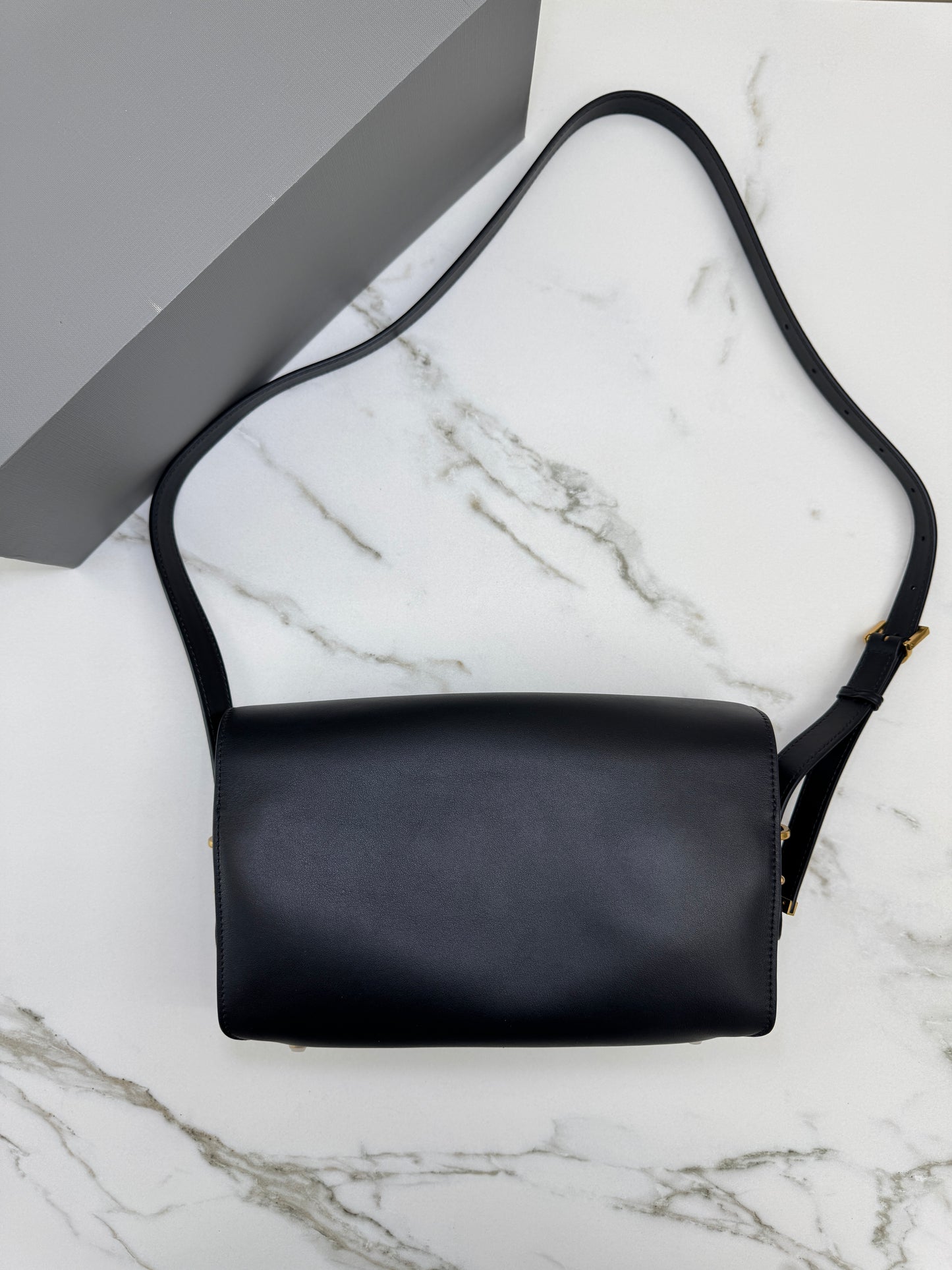 BALENCIAGA Le 7 Hobo