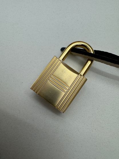 HERMES Kelly 25 冰川藍拼奶昔白 Epsom 香檳金扣 8U Bleu Glacier/ 10 Craie PBHW