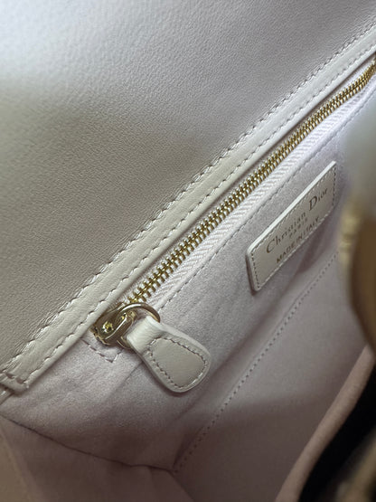 DIOR Lady Dior Small 胭脂粉