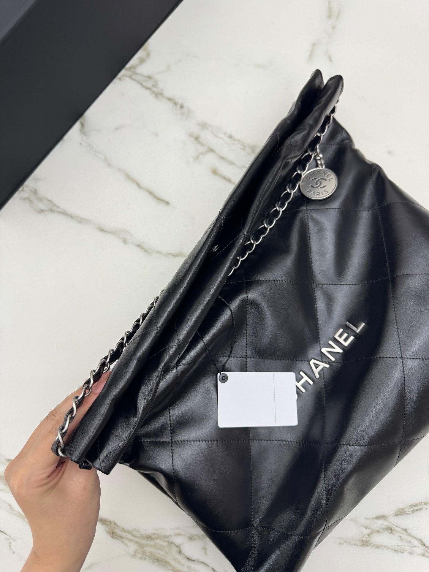 CHANEL 22Bag 黑銀 Medium