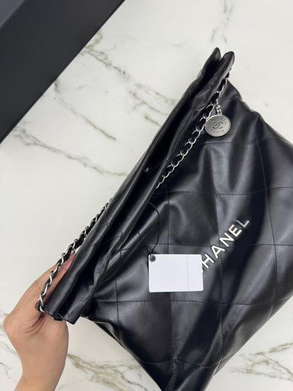 CHANEL 22Bag 黑銀 Medium
