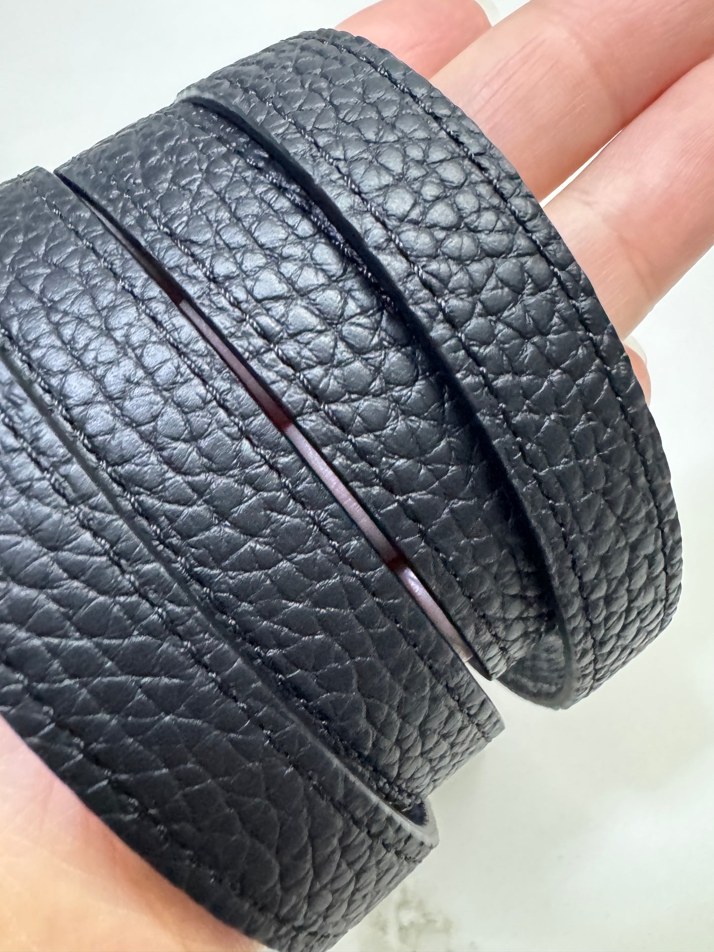 THE ROW Marguax 12 黑銀荔枝紋