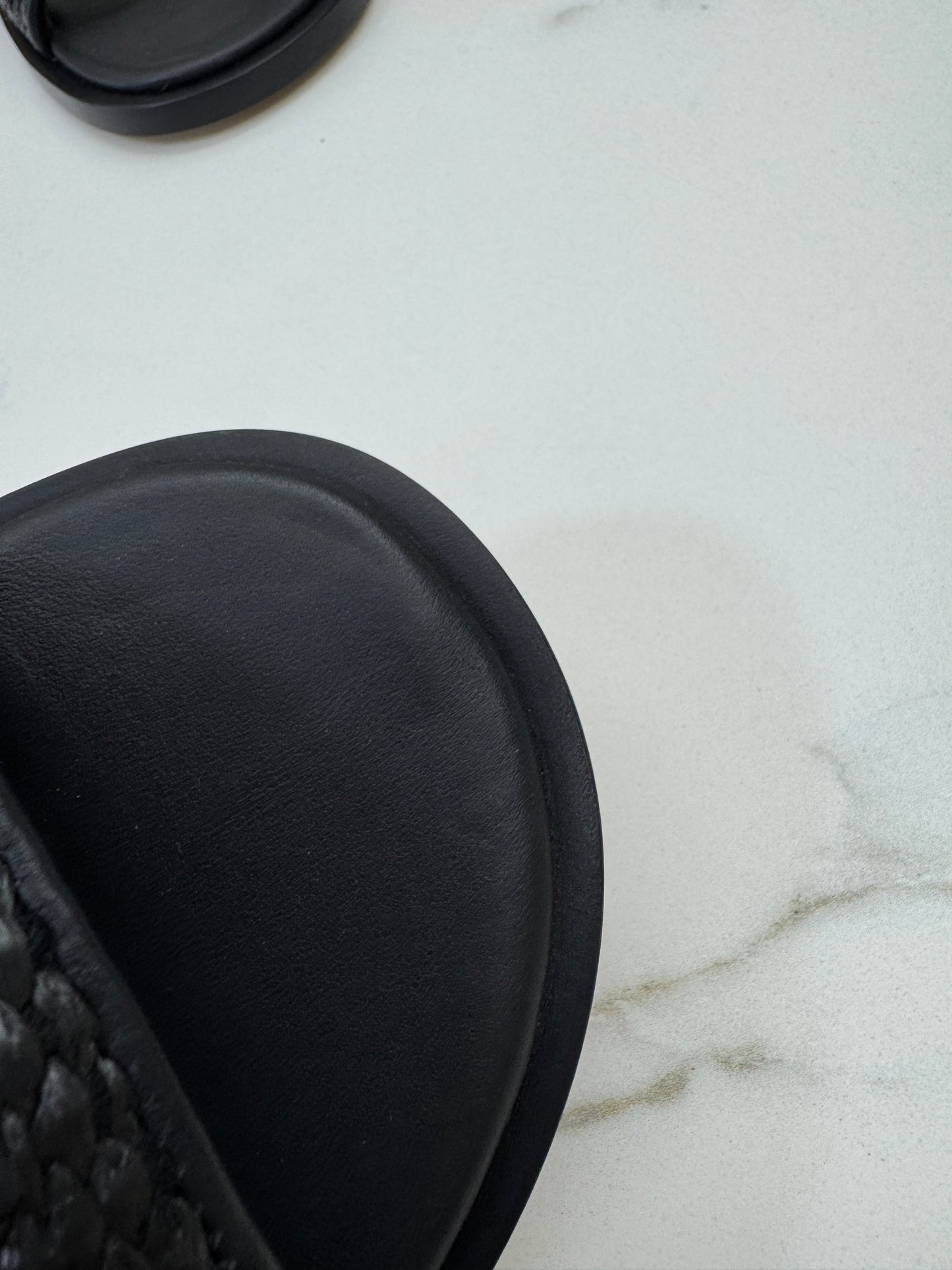 MIU MIU 草編拖鞋 黑色