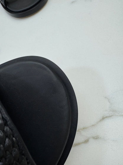 MIU MIU 草編拖鞋 黑色