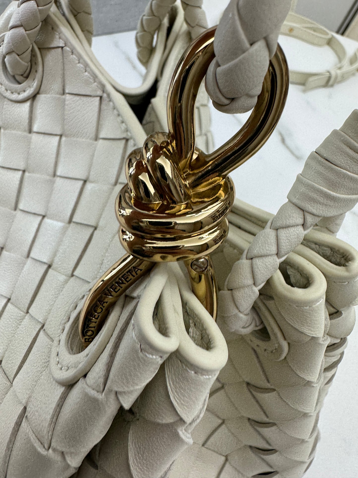 BV Parachute Small 海鹽白 Sea Salt