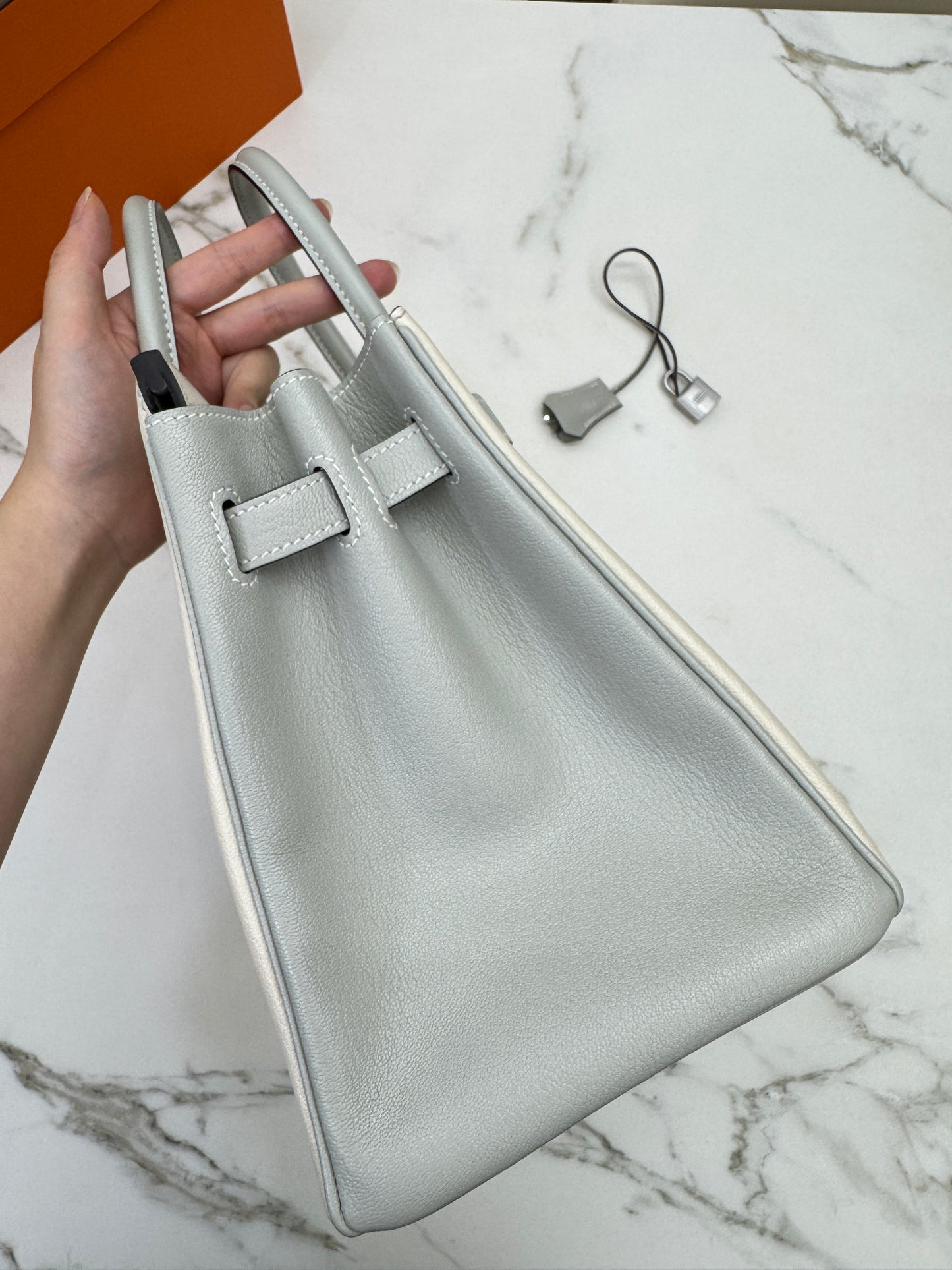 HERMES Birkin 30 SO 珍珠灰拼奶昔白山羊皮 拉絲銀扣 Chevre Mysore Gris Pearl x Craie