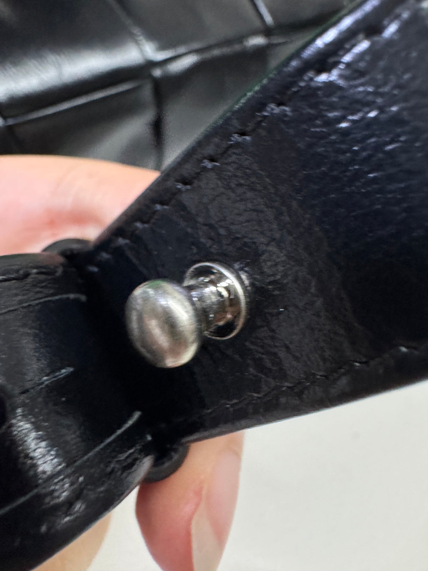 BV 8格油臘皮腰包