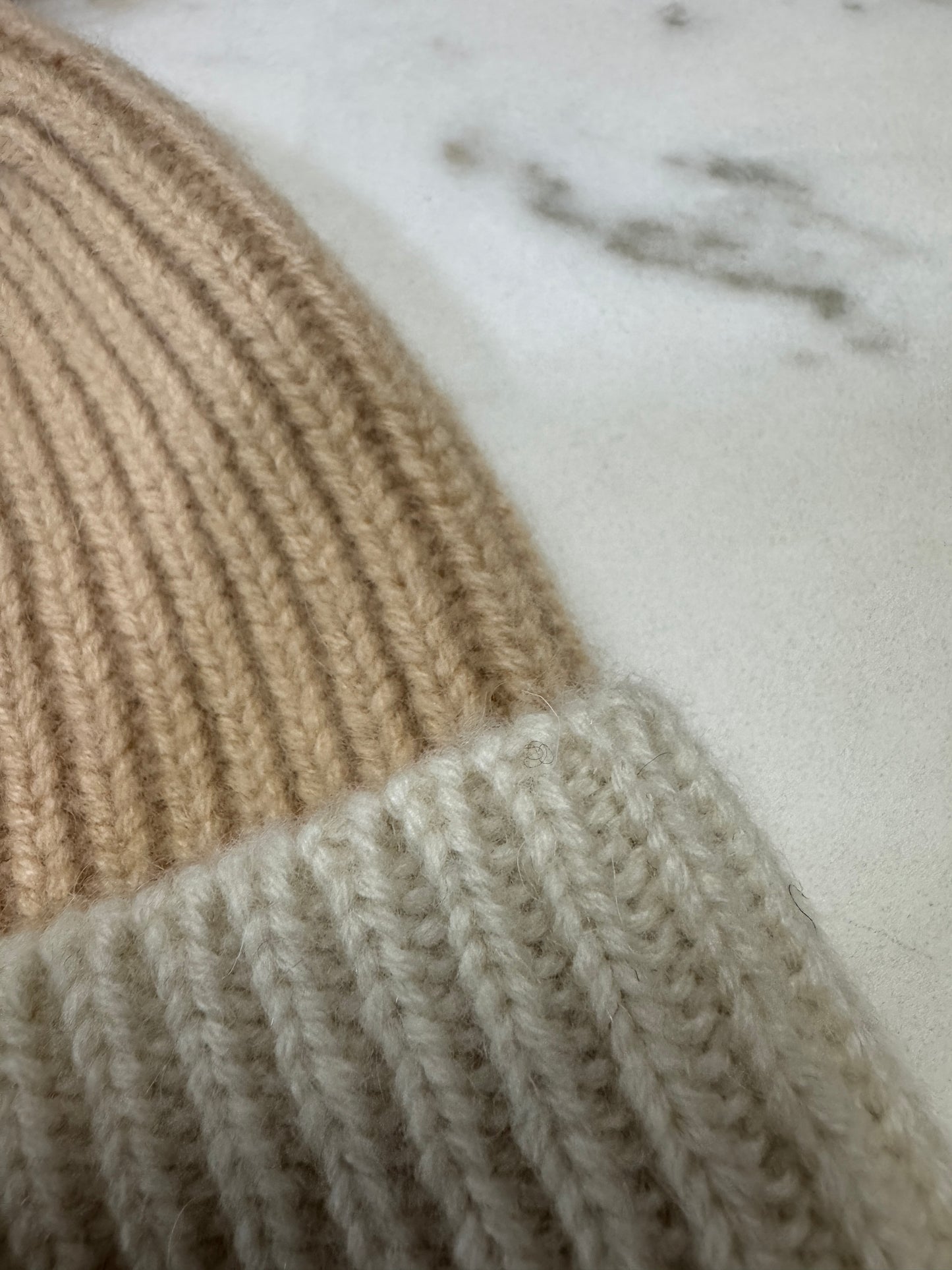 LV 狐狸毛球冷帽 奶茶色