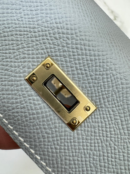 HERMES Kelly 25 冰川藍拼奶昔白 Epsom 香檳金扣 8U Bleu Glacier/ 10 Craie PBHW