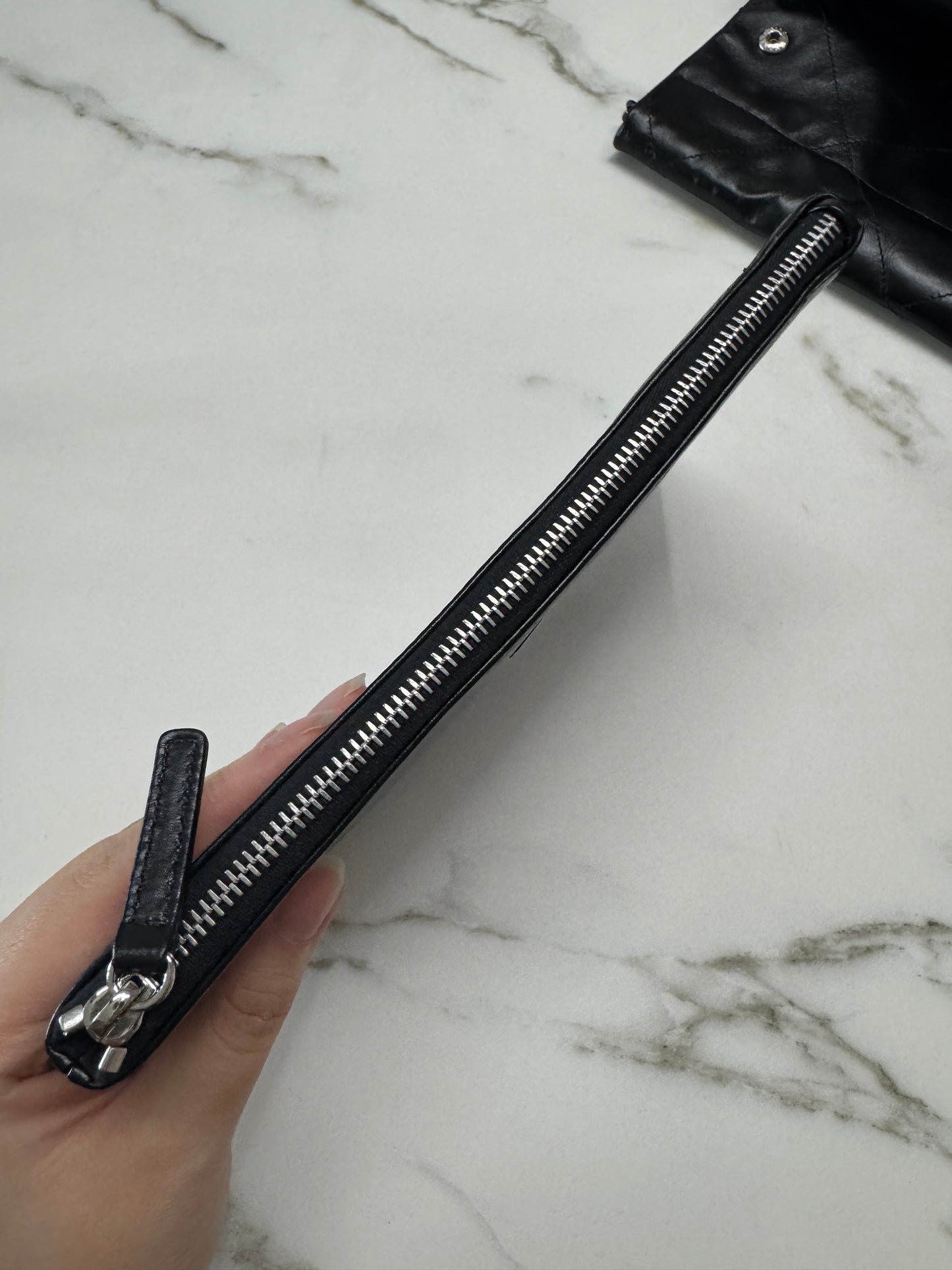 CHANEL 22 Bag Large So Black