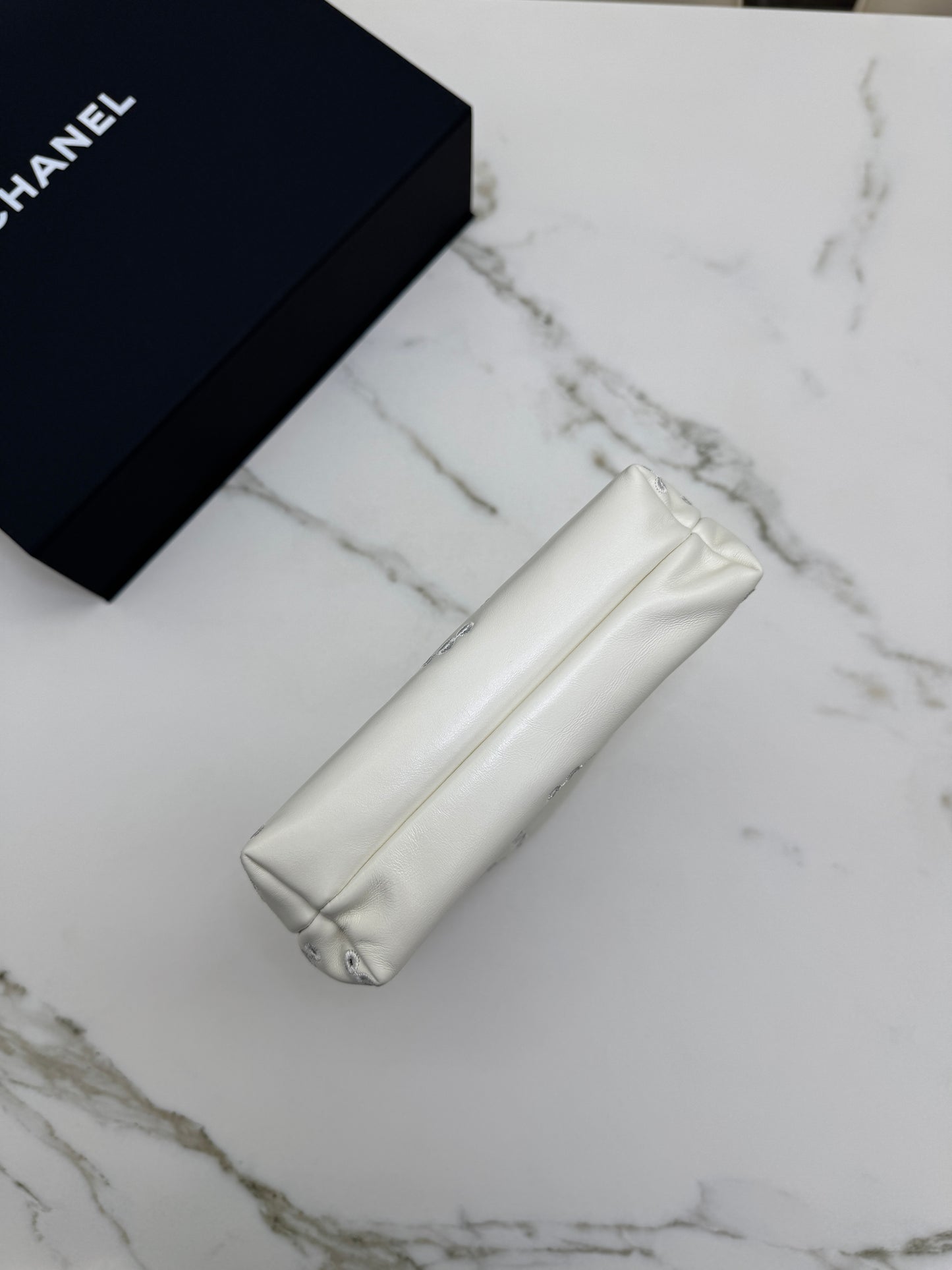 CHANEL 22Bag Mini 鏤空Logo