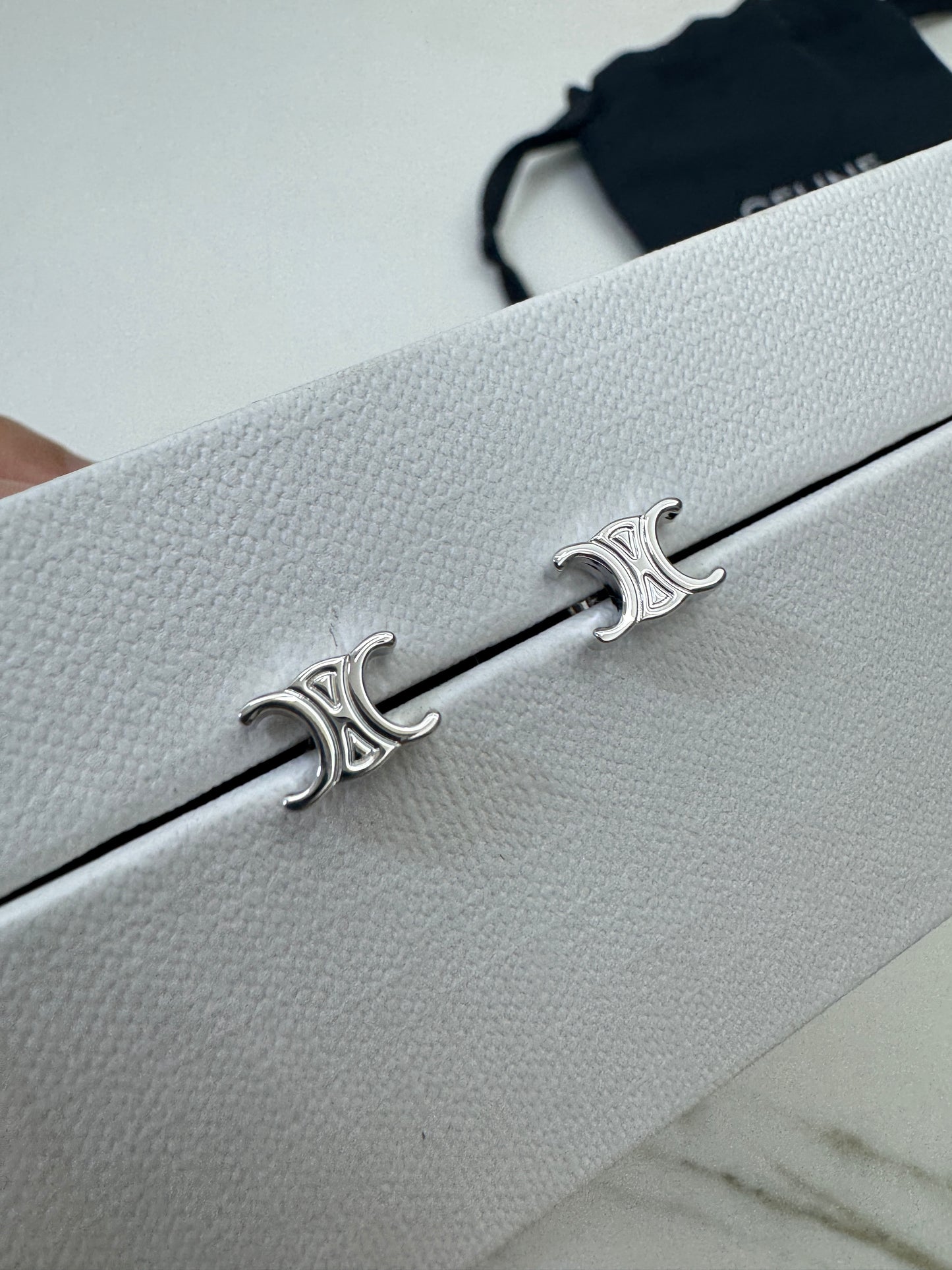 CELINE 銀色凱旋門耳釘