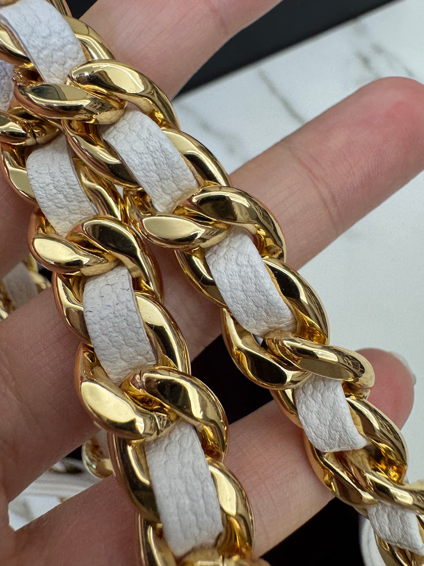 CHANEL Mini 25Bag 白色魚子醬牛皮 亮面金扣