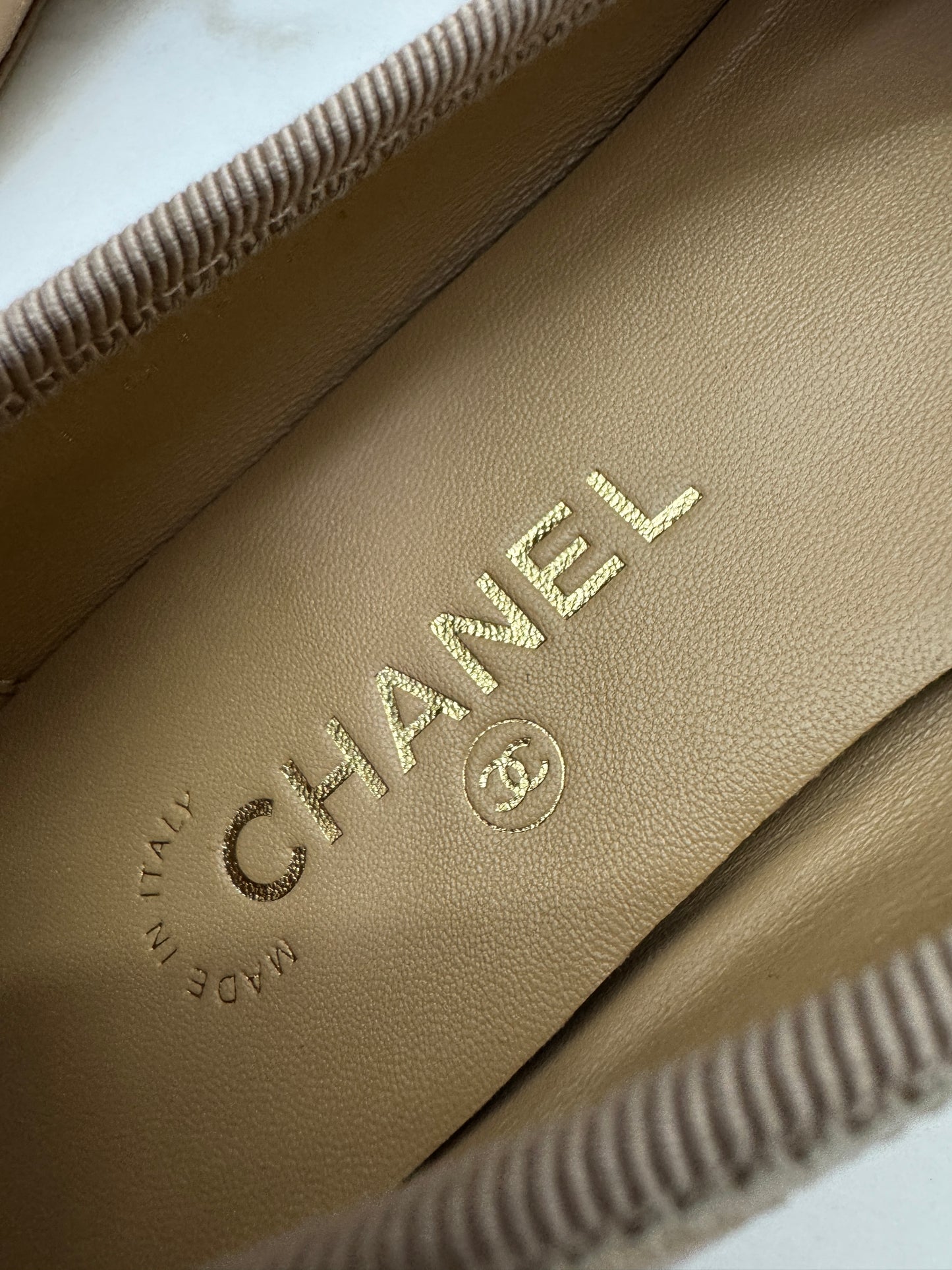 CHANEL Cambon Ballet Flats 杏拼黑 Beige