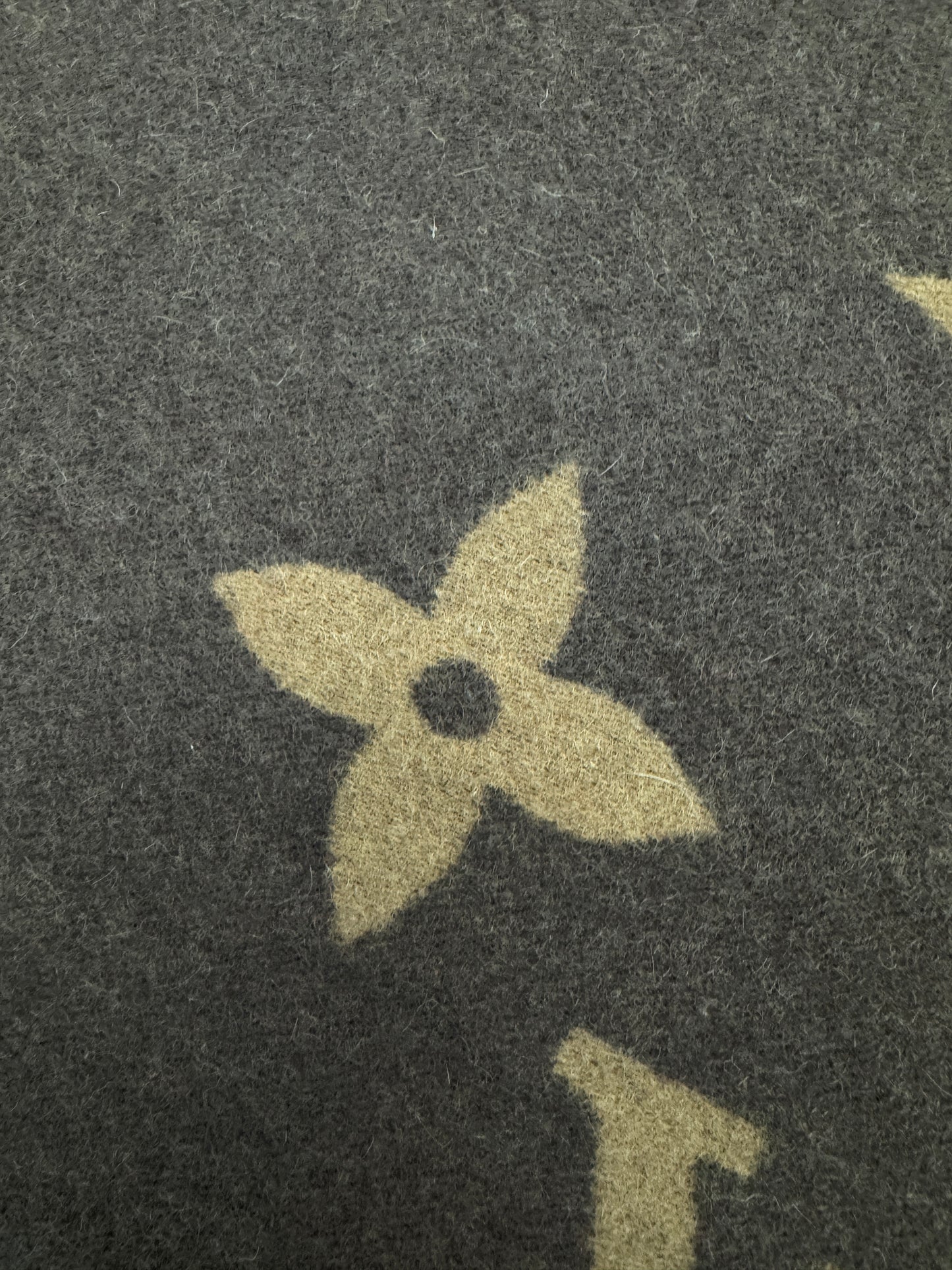 LV Reykjavik Scarf Marron Fonce 100% Cashmere