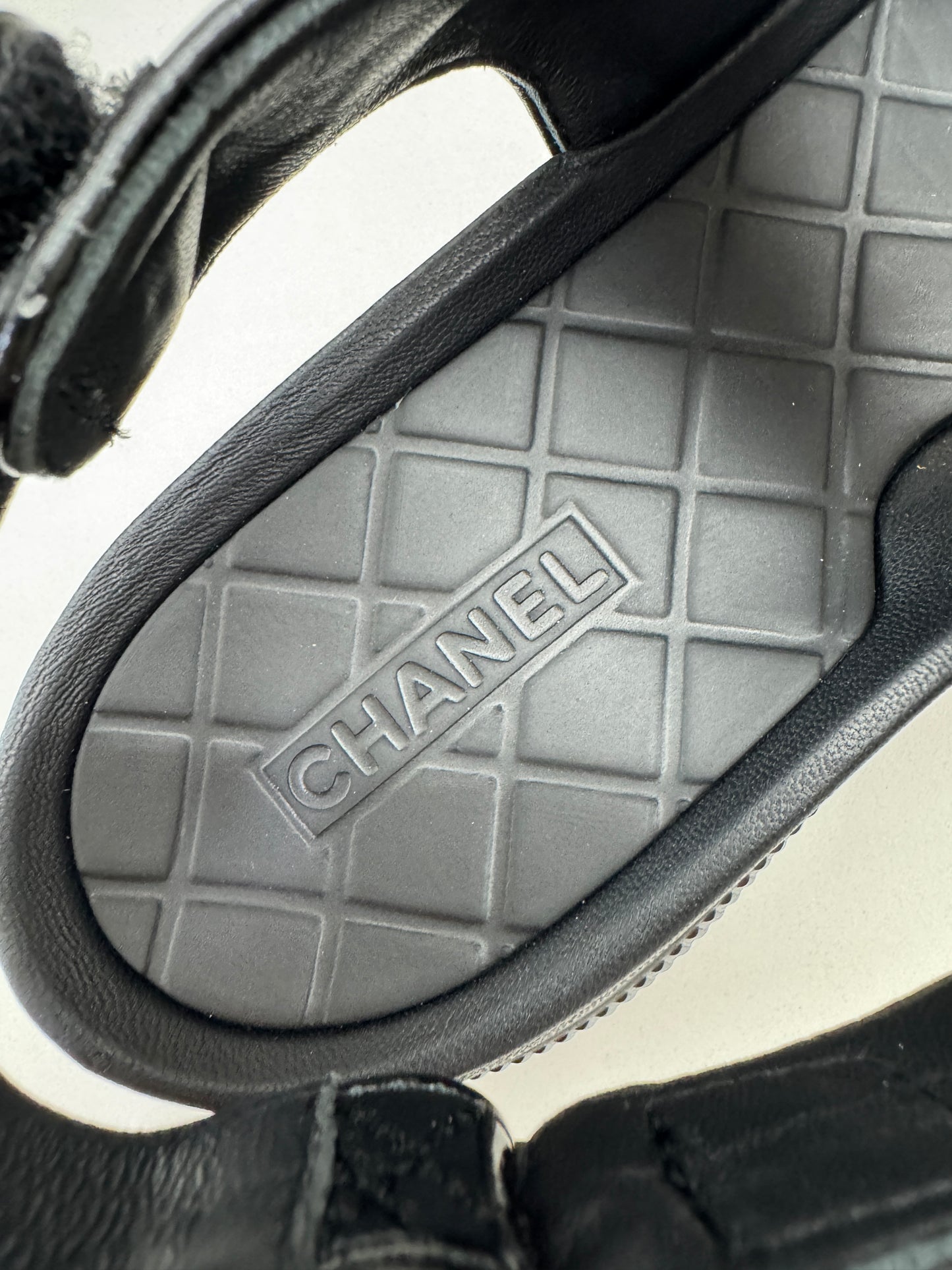 CHANEL 25B 超輕厚底沙灘鞋