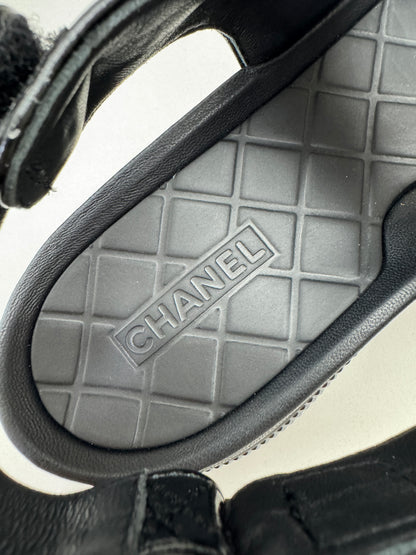 CHANEL 25B 超輕厚底沙灘鞋