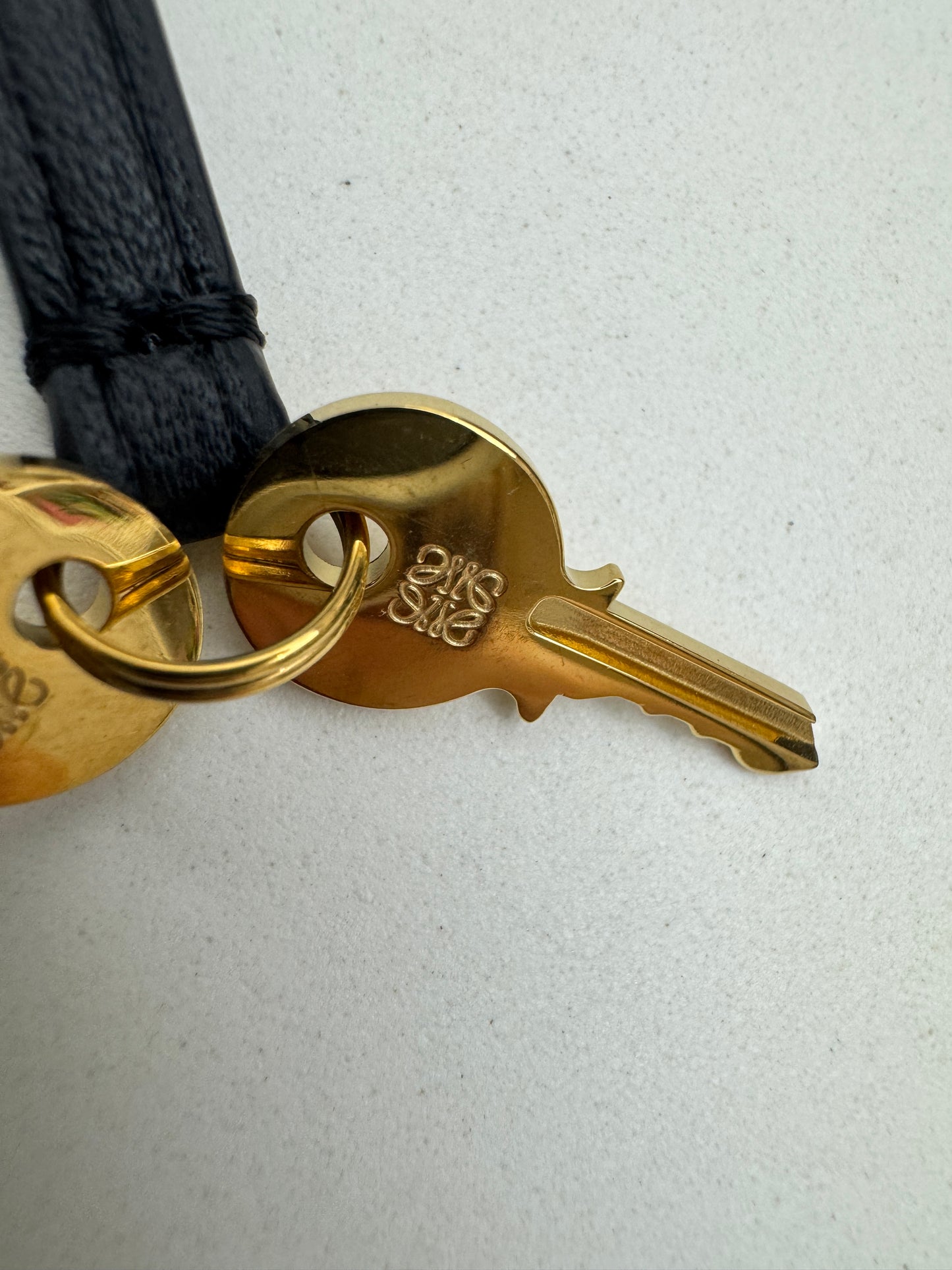 LOEWE Amazona 28 黑色