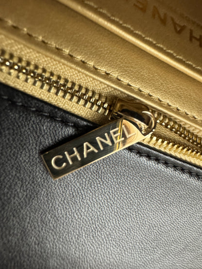 CHANEL 25K 亮面淺金球 Mini CF17 方胖子