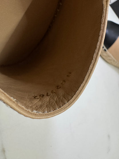 CHANEL 全皮漁夫鞋 杏拼黑