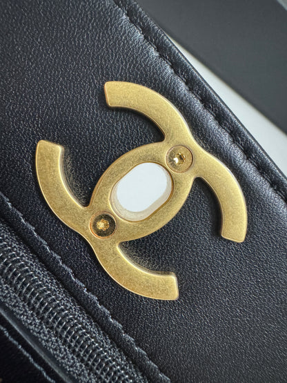 CHANEL woc 24A 琺瑯調節扣 羊皮 黑