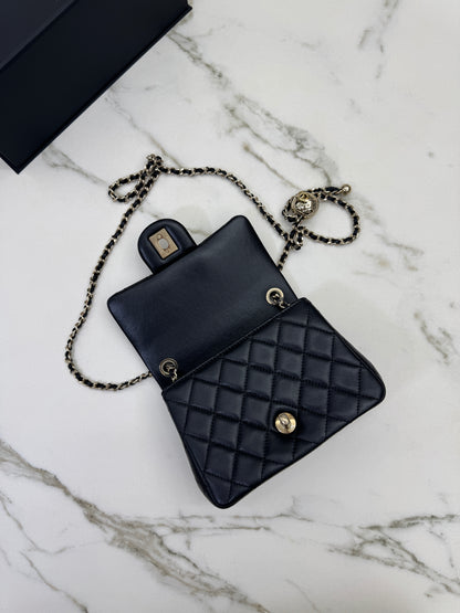 CHANEL 25K 亮面淺金球 Mini CF17 方胖子