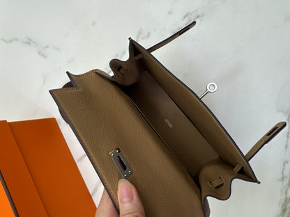 HERMES Kelly Danse 奶茶色銀扣 Chai Evercolor PHW
