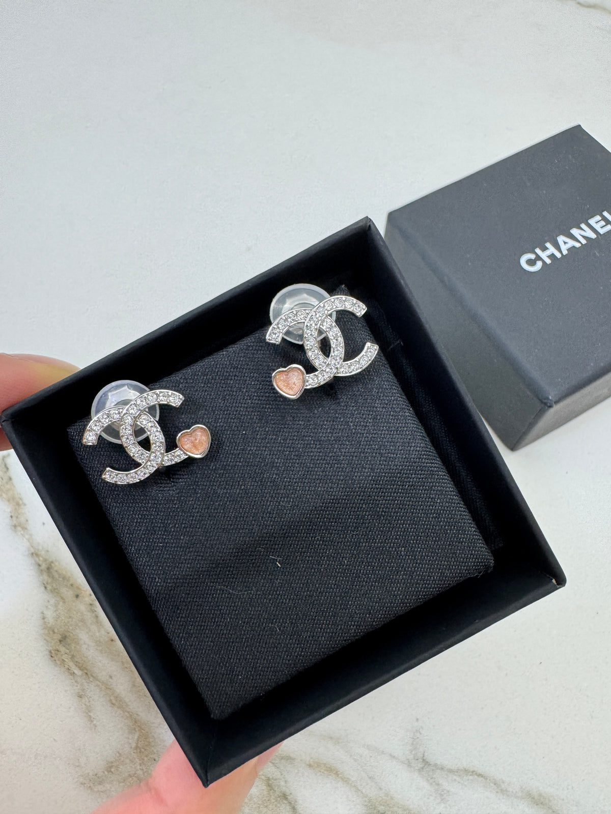 CHANEL 25P 粉色小愛心耳夾