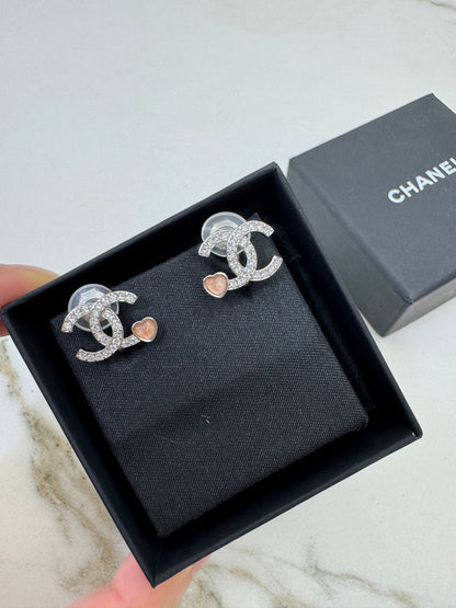 CHANEL 25P 粉色小愛心耳夾