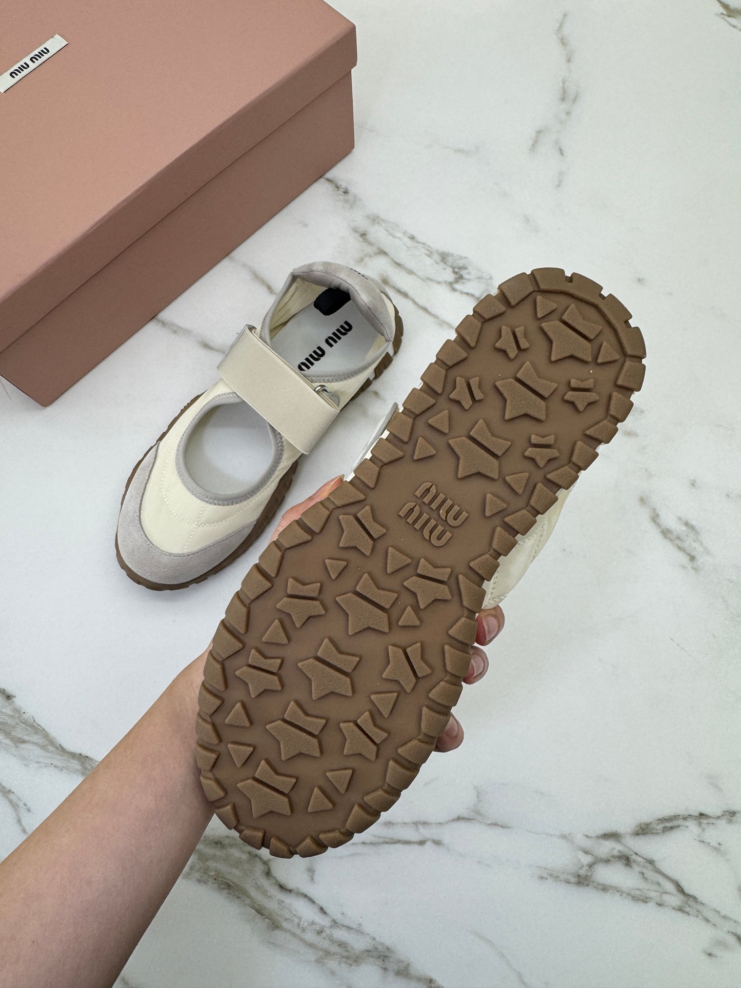 MIU MIU Tyre 魔術貼瑪麗珍運動鞋￼