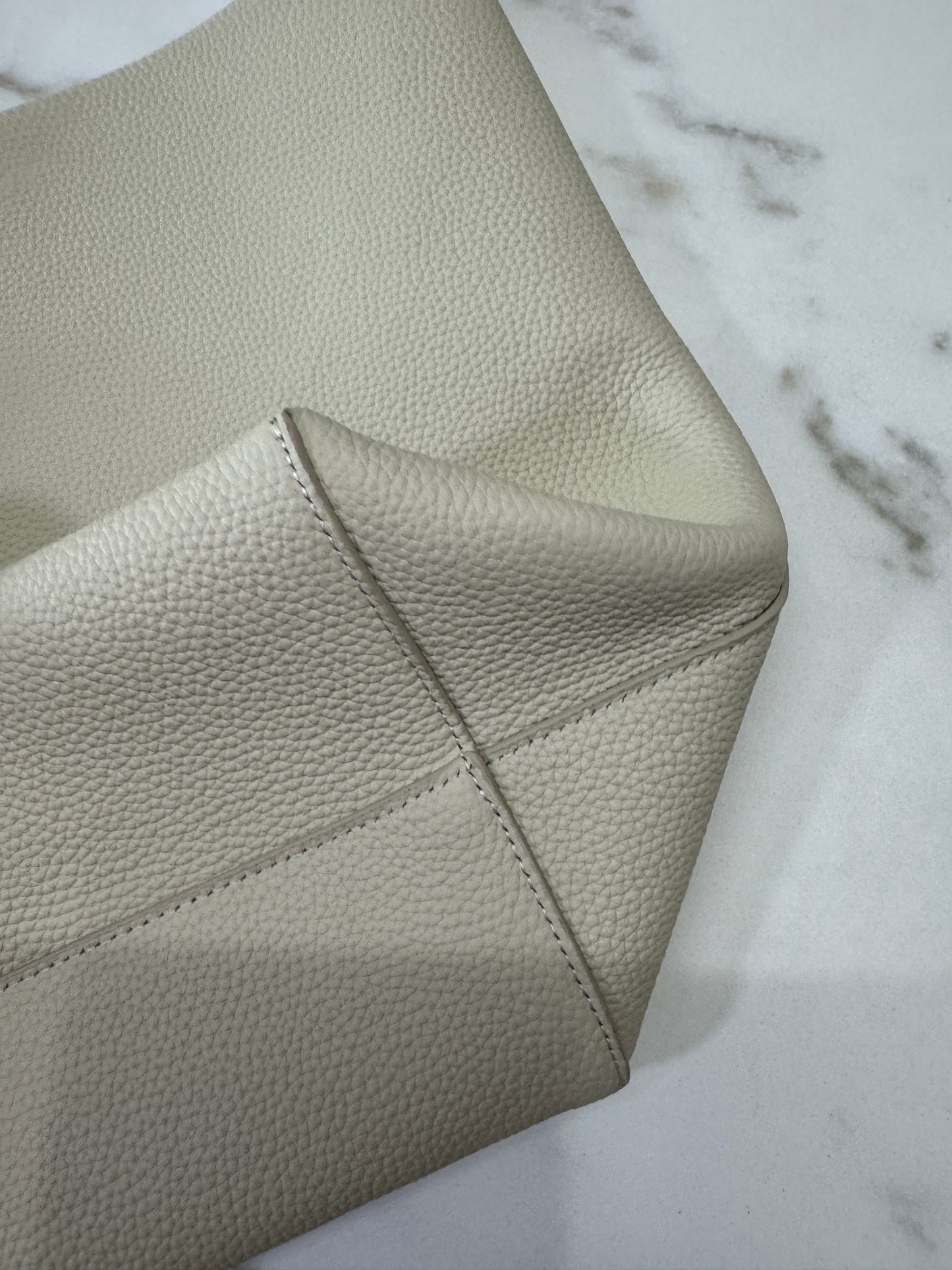 THE ROW N/S Park 奶白色 Medium