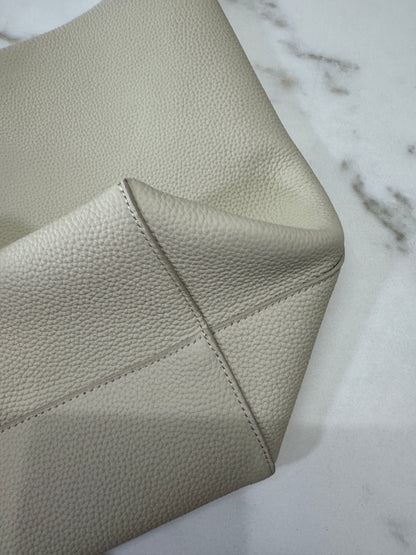 THE ROW N/S Park 奶白色 Medium