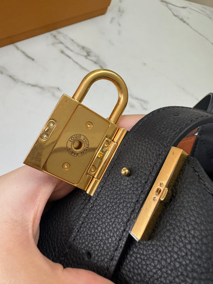 LV Low Key Hobo PM 黑色