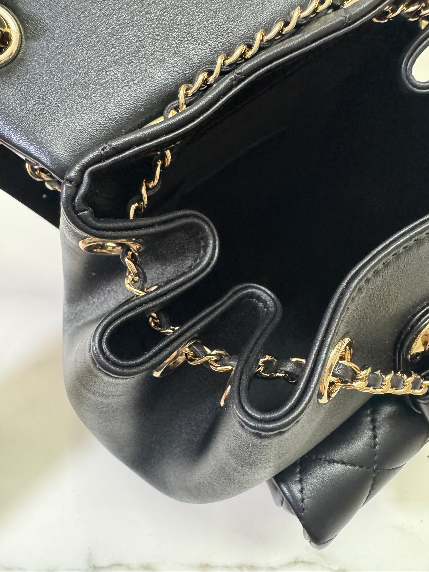 CHANEL Duma 胎牛皮 黑色 Small