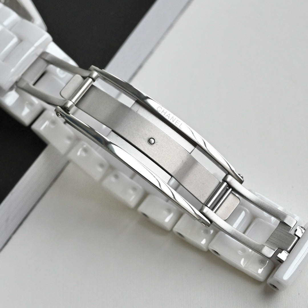 CHANEL J12 33mm