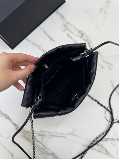 CHANEL Mini 22 Bag 黑銀 【同步最新磁吸扣版】