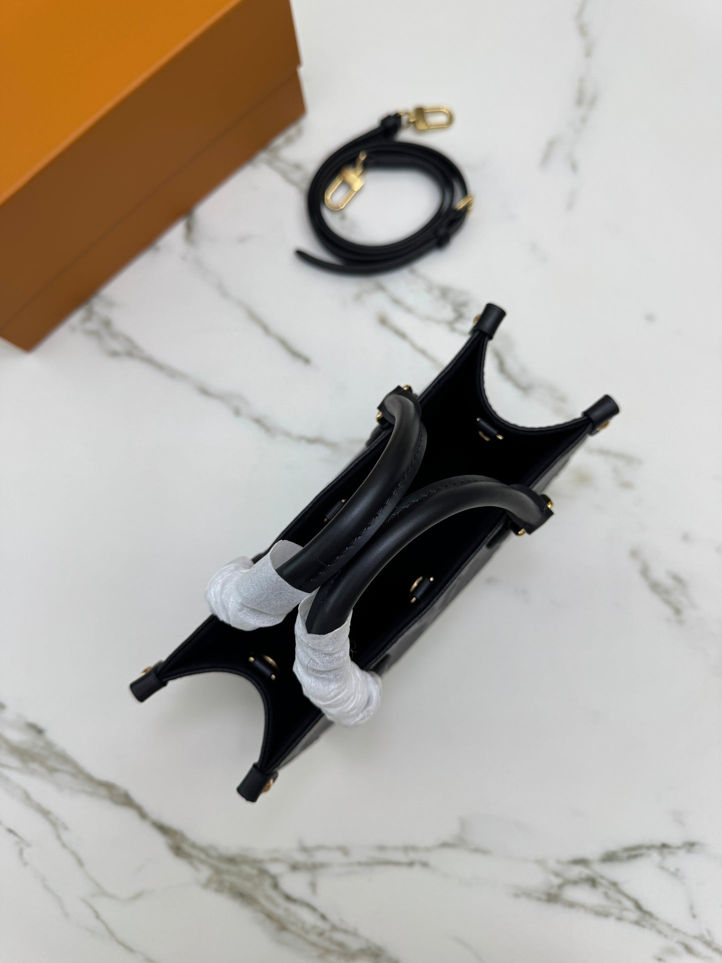 LV Onthego PM 黑色全皮