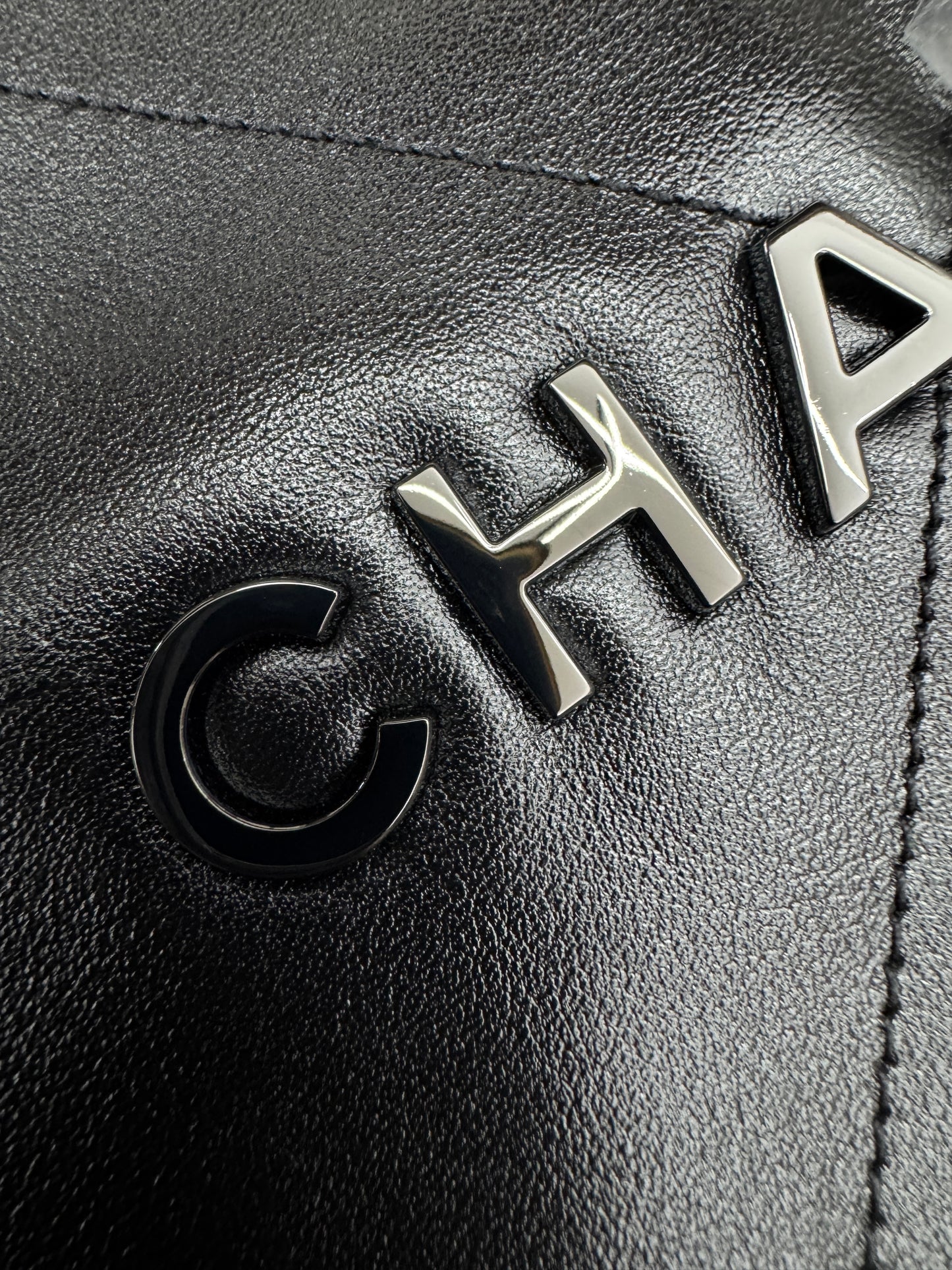 CHANEL 22Bag So Black Small