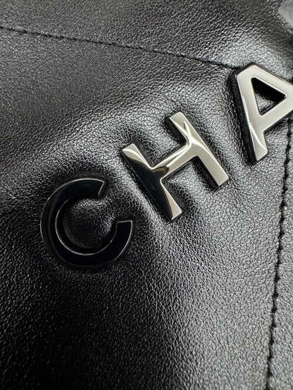 CHANEL 22Bag So Black Small