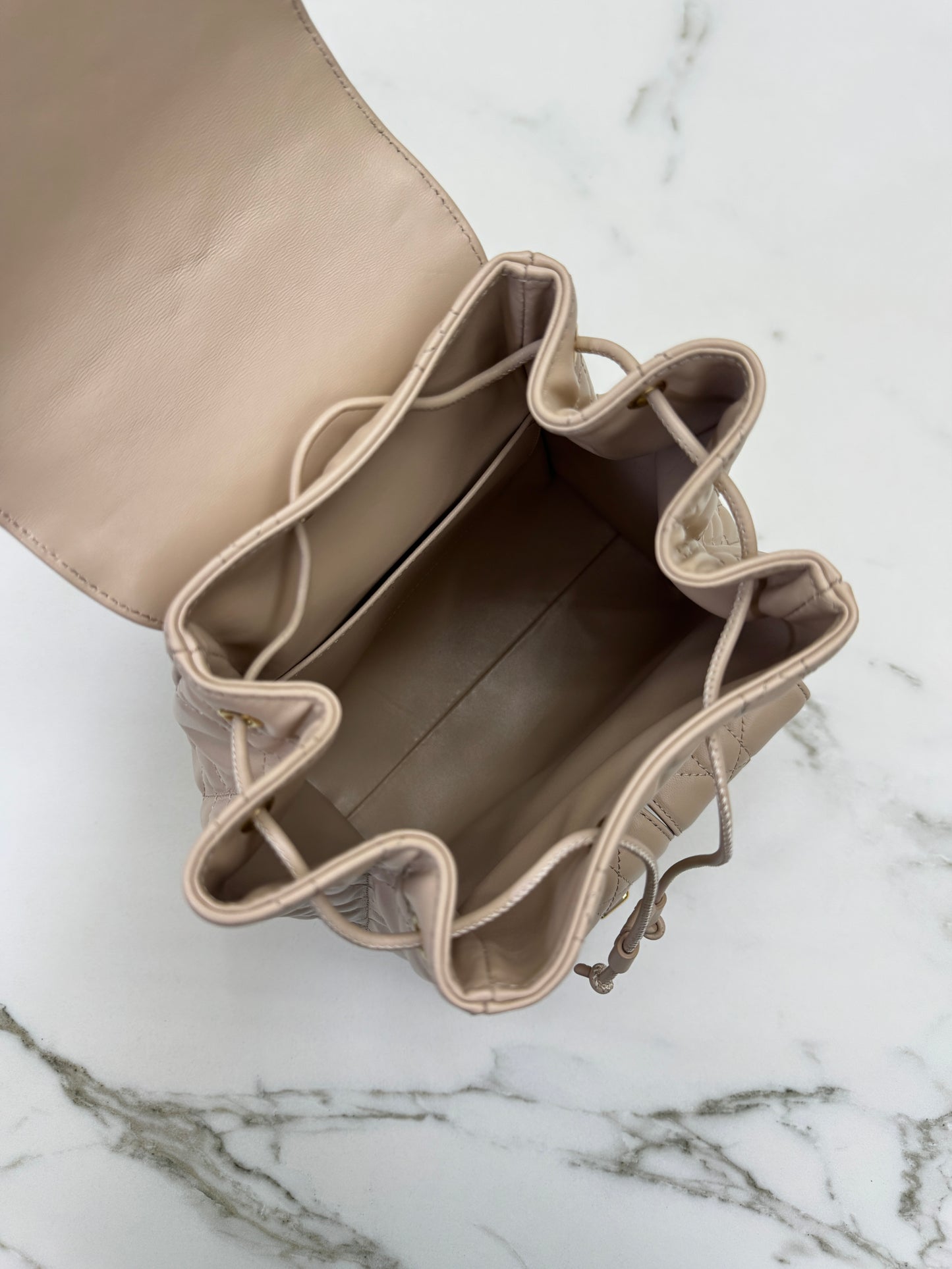 DIOR Caro Backpack Medium 奶茶色