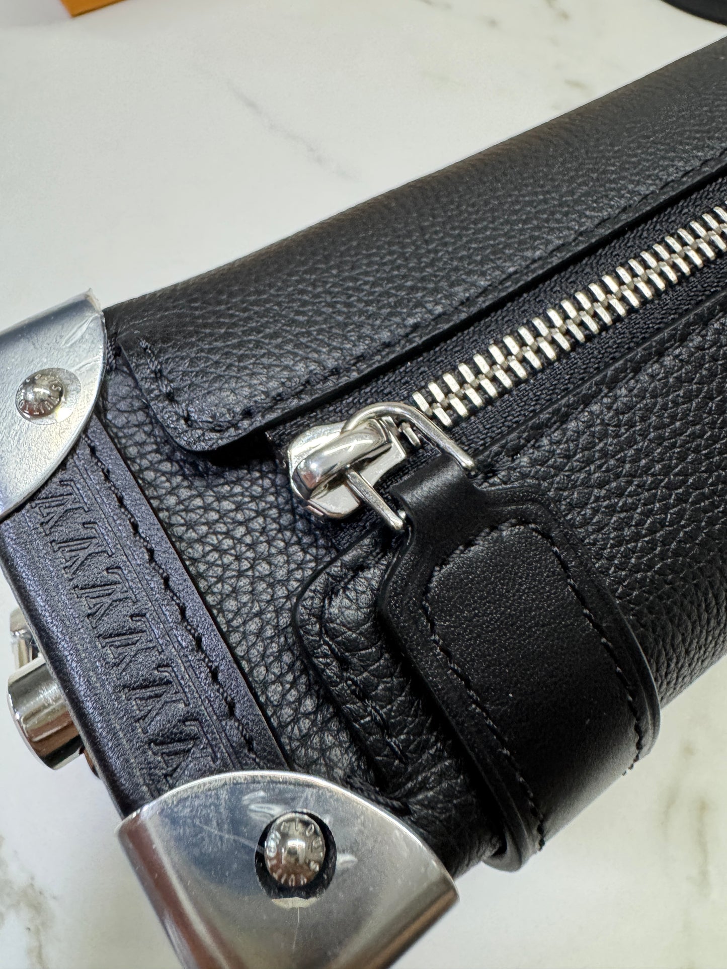 LV Side Trunk MM 黑色皮款