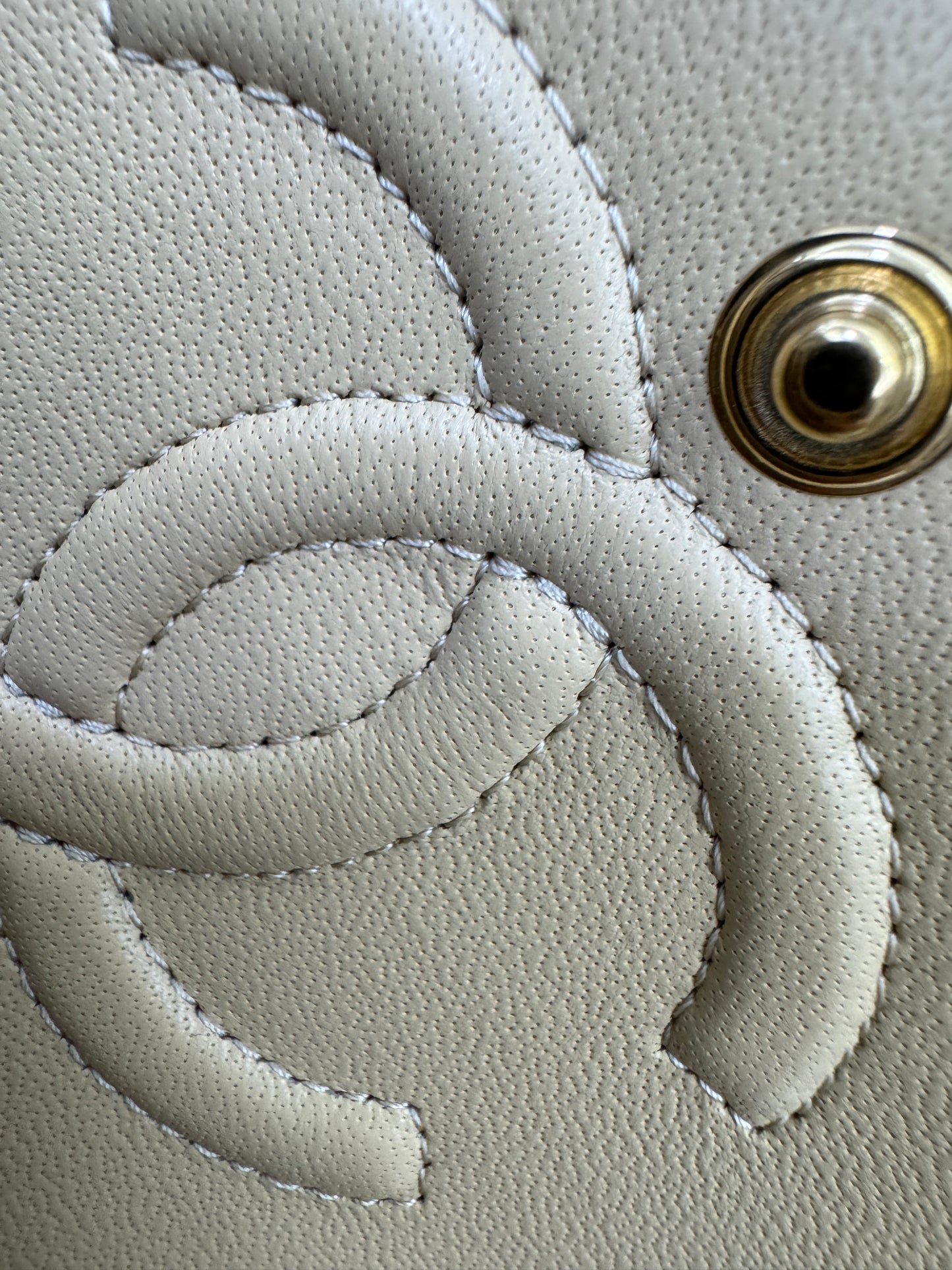 CHANEL CF23 Small 米杏色牛皮金扣 Beige Caviar Calfskin GHW