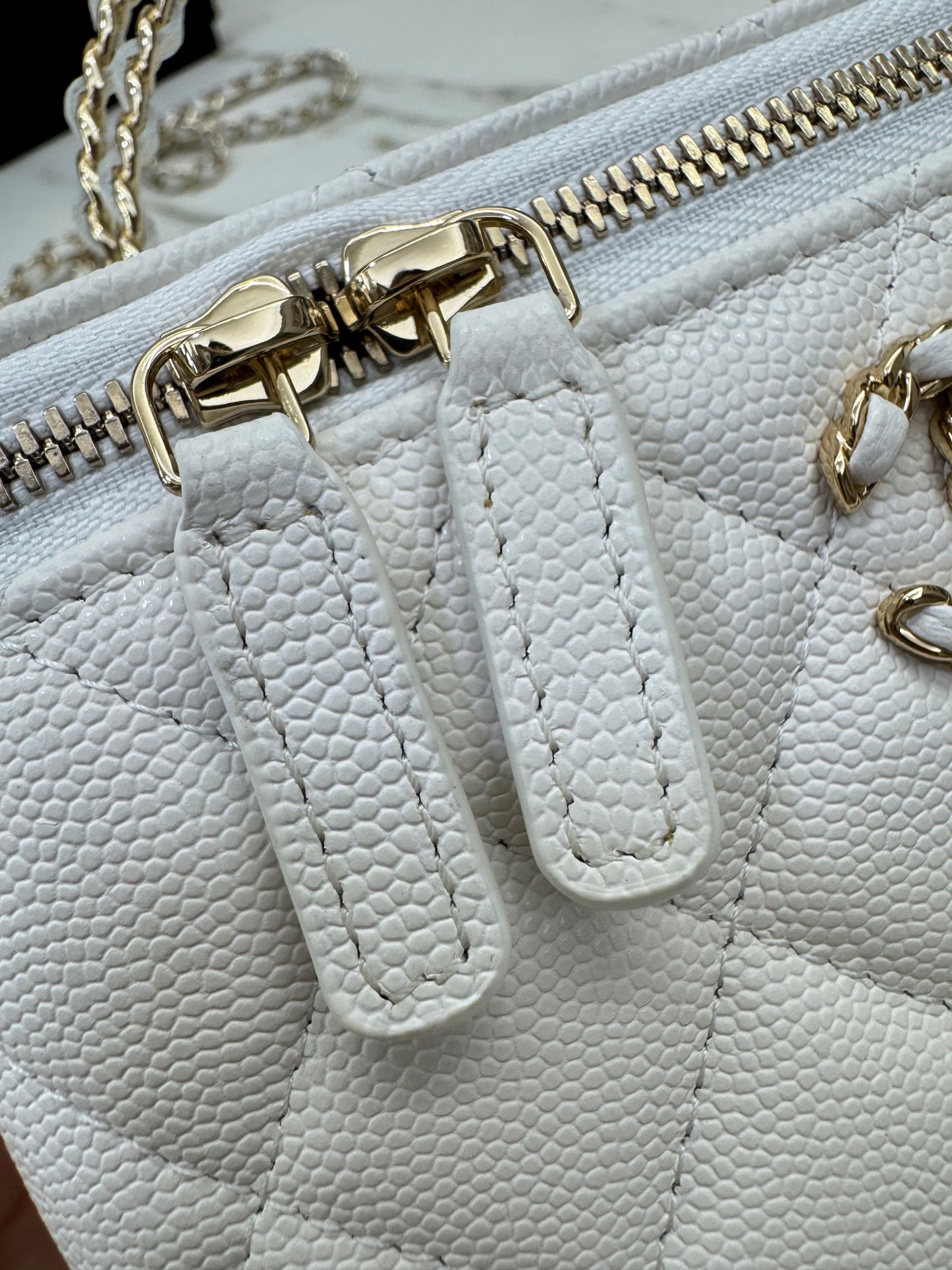 CHANEL 26S 交叉手柄長盒子 白色