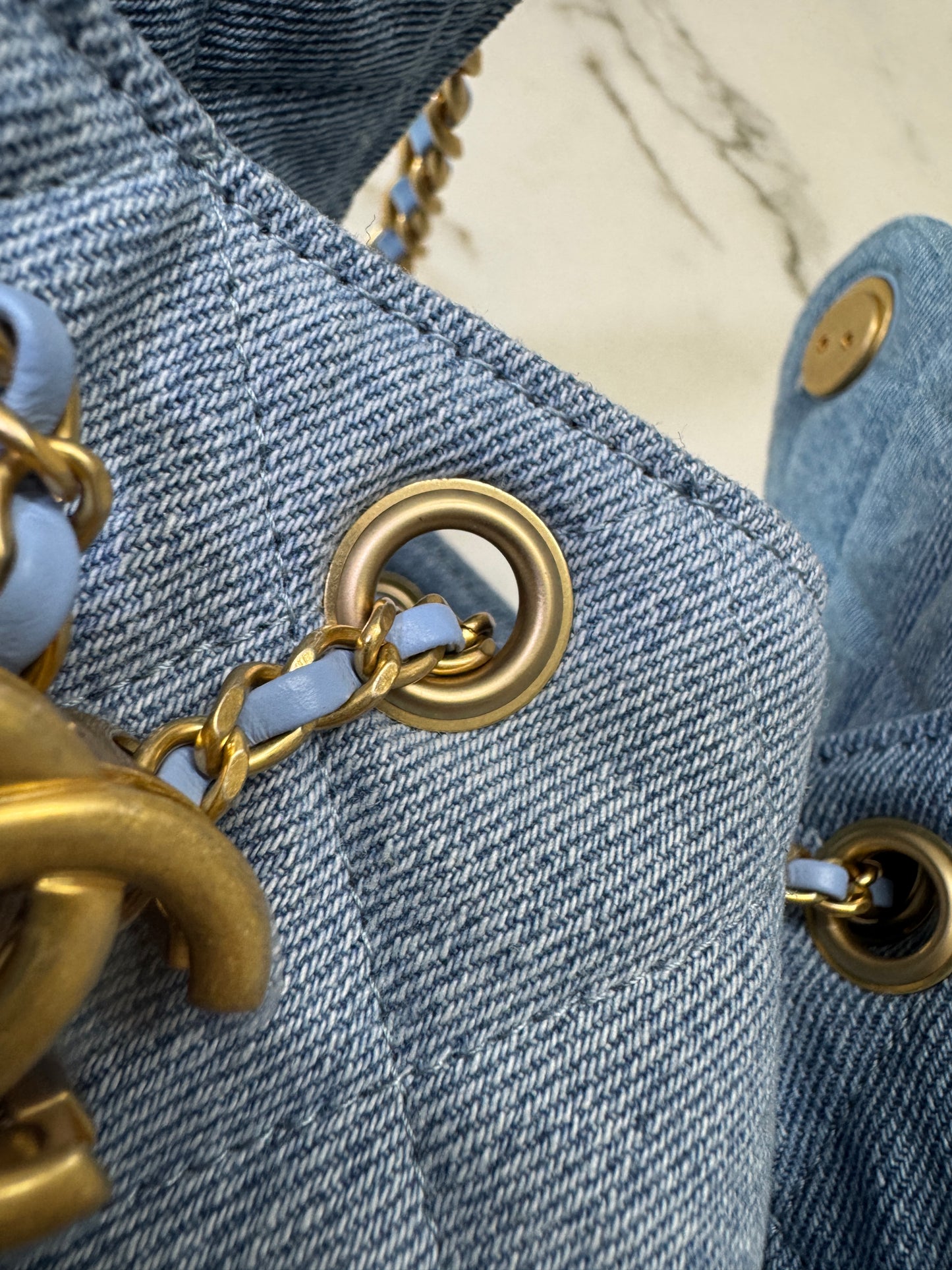 CHANEL 25 Bag 淺藍牛仔Small