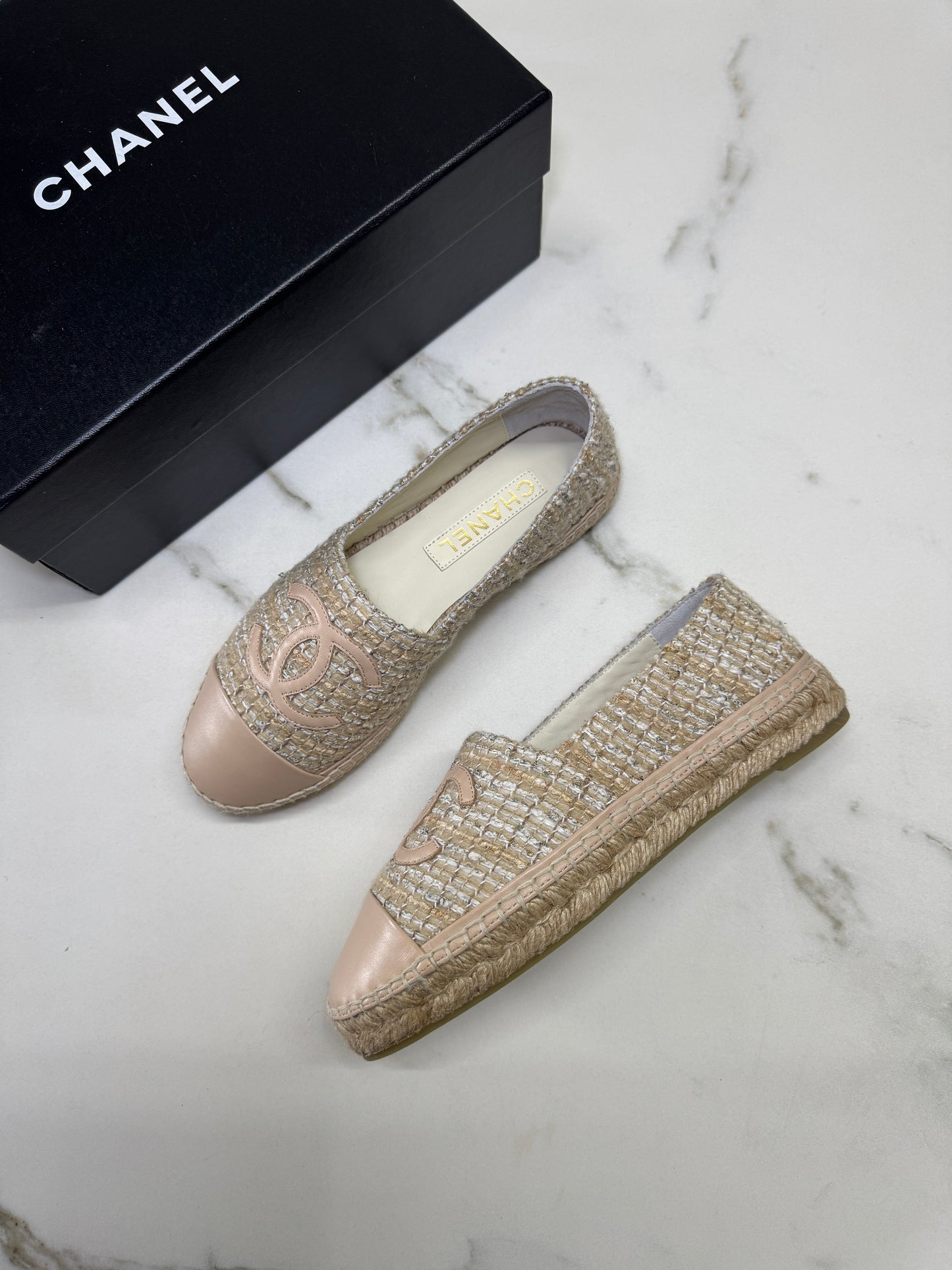 CHANEL 淺杏色軟呢漁夫鞋