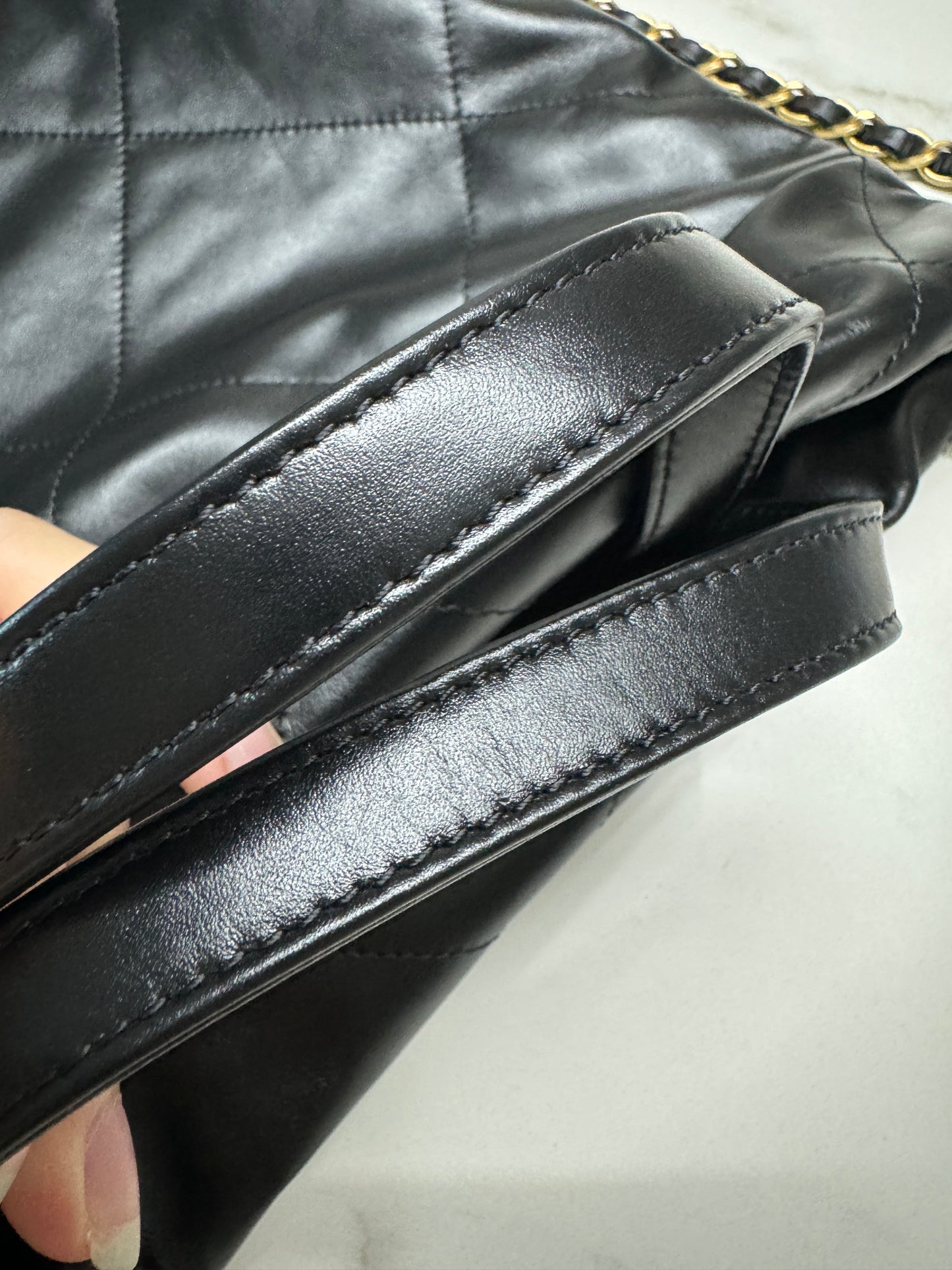 CHANEL 22 Backpack 黑金