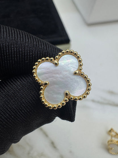 VCA Vintage Alhambra Earrings 白貝母金色