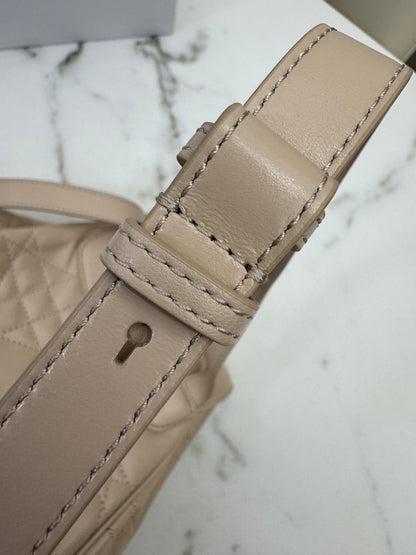 DIOR Caro Backpack Medium 奶茶色