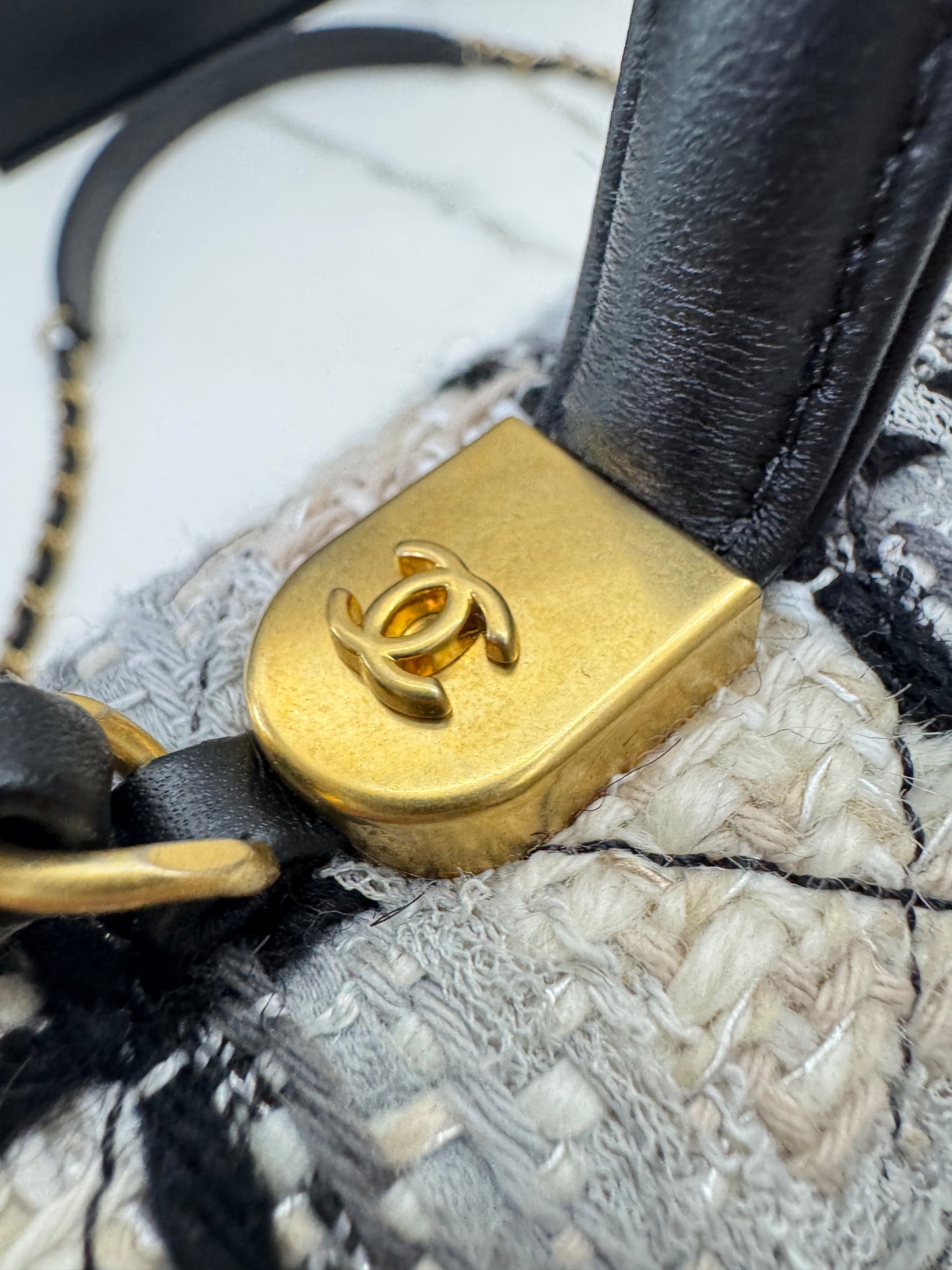 CHANEL 22K 郵差豆腐包 漸變Tweed